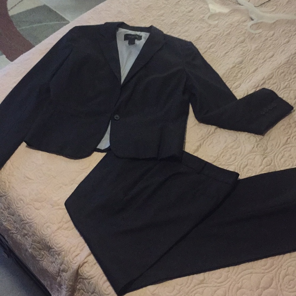 Ann Taylor suit in excellent condition